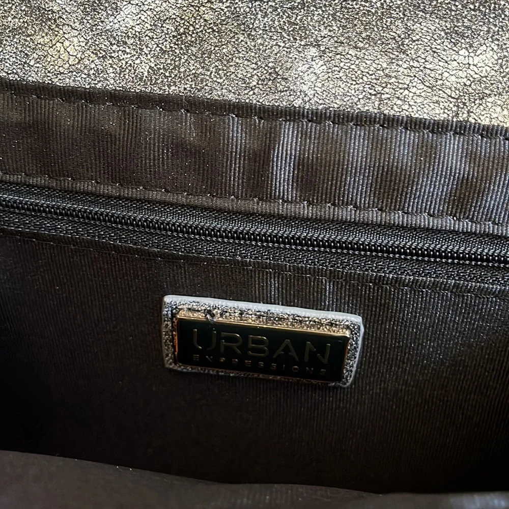 Urban Expressions silver and black chain crossbody bag - Picture 3 of 5